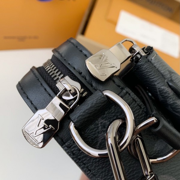 Louis Vuitton Trio New Men’s colour-matching postman bag M69443  Size：25*18.5*7cm