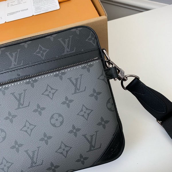 Louis Vuitton Trio New Men’s colour-matching postman bag M69443  Size：25*18.5*7cm