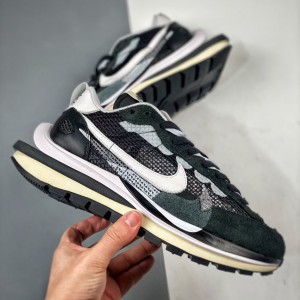 「#3505」Sacai x Nike VaporWaffle black and white