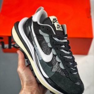 「#3505」Sacai x Nike VaporWaffle black and white