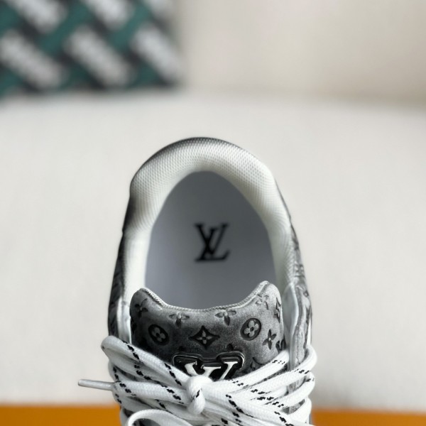 LOUIS VUITTON TRAINER SNEAKERS
