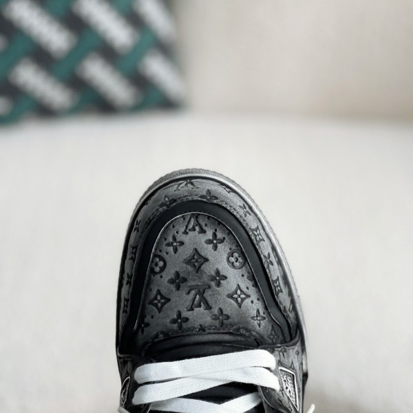 LOUIS VUITTON TRAINER SNEAKERS