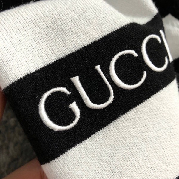Gucci 24 fall and winter new black and white stripes t-shirt