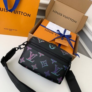 「#937」LOUIS VUITTON  COMET Full Leather Messenger Bag M22495