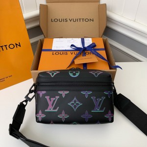 「#937」LOUIS VUITTON  COMET Full Leather Messenger Bag M22495