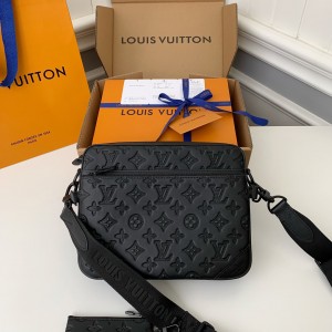 「#939」LOUIS VUITTON  TRIO Full Leather Messenger Bag M46602
