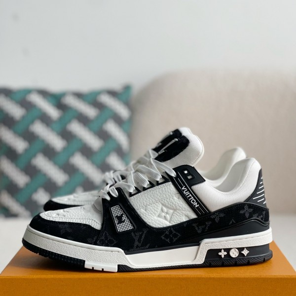LOUIS VUITTON TRAINER SNEAKERS