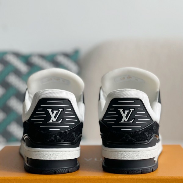 LOUIS VUITTON TRAINER SNEAKERS