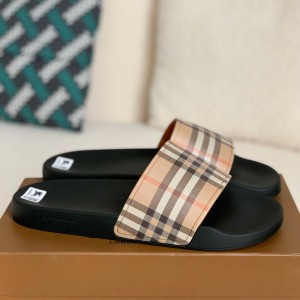 「#960」Burberry slippers