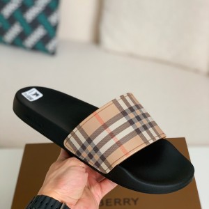 「#960」Burberry slippers
