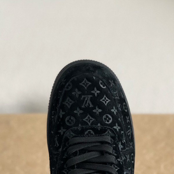 LOUIS VUITTON × NIKE AIR FORCE 1 Sneaker