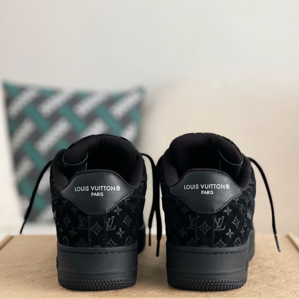 LOUIS VUITTON × NIKE AIR FORCE 1 Sneaker