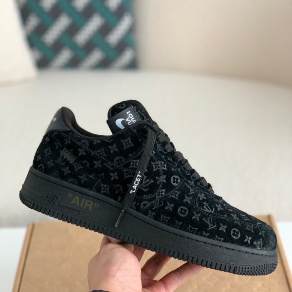 LOUIS VUITTON × NIKE AIR FORCE 1 Sneaker