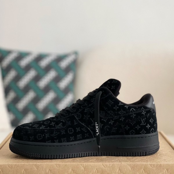 LOUIS VUITTON × NIKE AIR FORCE 1 Sneaker
