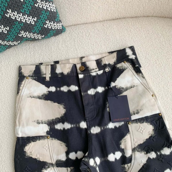 Louis Vuitton  Costumes