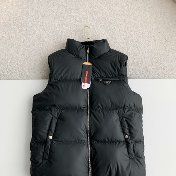 「#3652」Prada white goose down vest