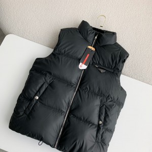 「#3652」Prada white goose down vest