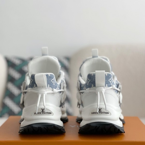 LOUIS VUITTON CASUAL SNEAKERS