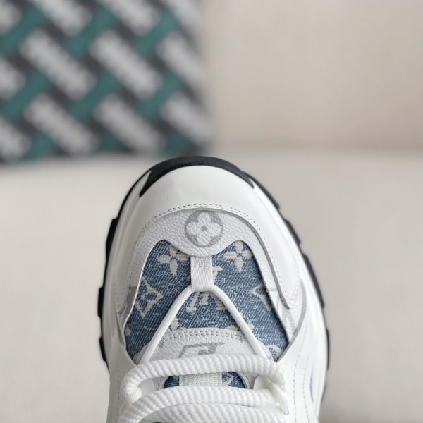 LOUIS VUITTON CASUAL SNEAKERS