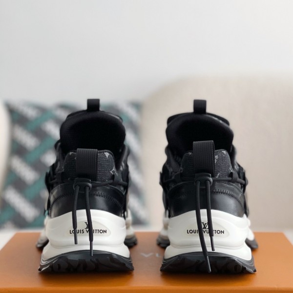 LOUIS VUITTON CASUAL SNEAKERS