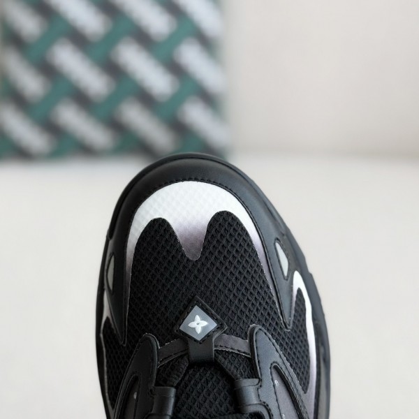 LOUIS VUITTON CASUAL SNEAKERS