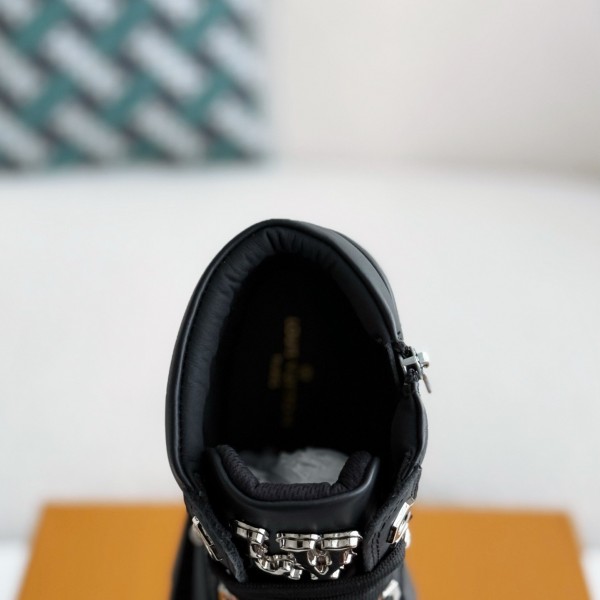 LOUIS VUITTON Leather Round toe lace-up boots