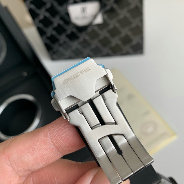 Hublot full diamond chronograph v2 version watch