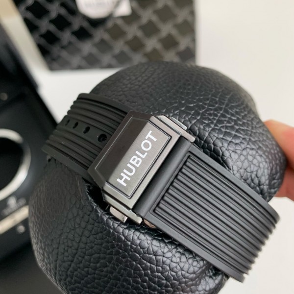 Hublot big bang series limited edition carbon fiber watch