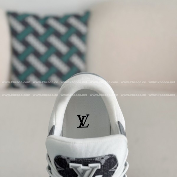 LOUIS VUITTON TRAINER SNEAKERS