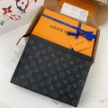 「#1081」Louis Vuitton Men's POCHETTE VOYAGE Black Flower Handbag M61692, 27 * 21 * 6cm