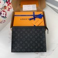 「#1081」Louis Vuitton Men's POCHETTE VOYAGE Black Flower Handbag M61692, 27 * 21 * 6cm