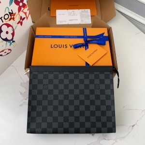 「#1082」Louis Vuitton Men's POCHETTE VOYAGE Black Flower Handbag N41696, 27 * 21 * 6cm