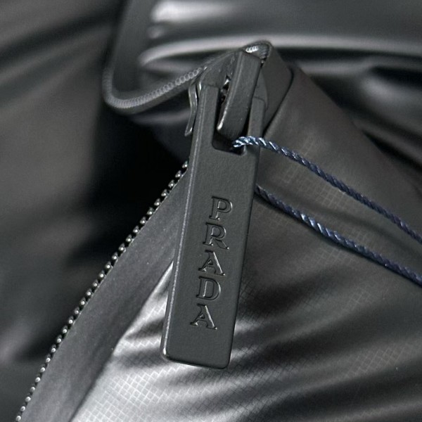 Prada classic red label new down vest