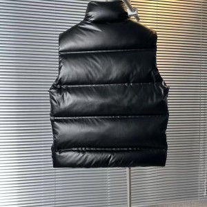 「#3784」Prada classic red label new down vest