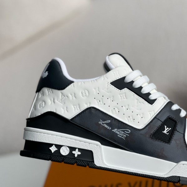 LOUIS VUITTON TRAINER Sneakers
