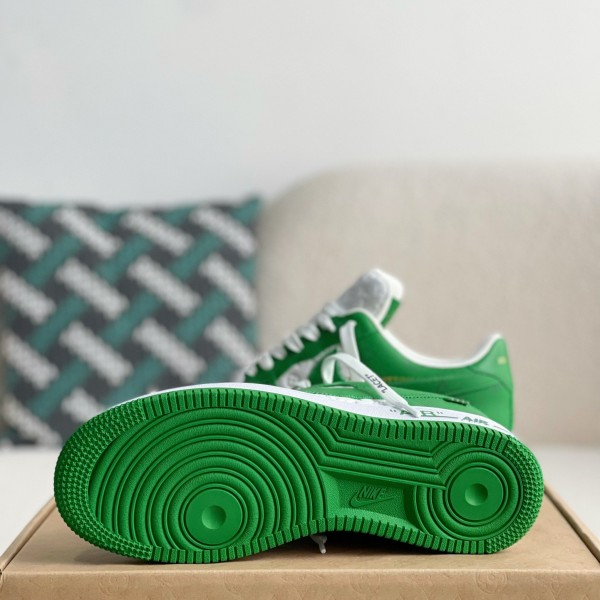 LOUIS VUITTON × NIKE AIR FORCE 1 Sneaker
