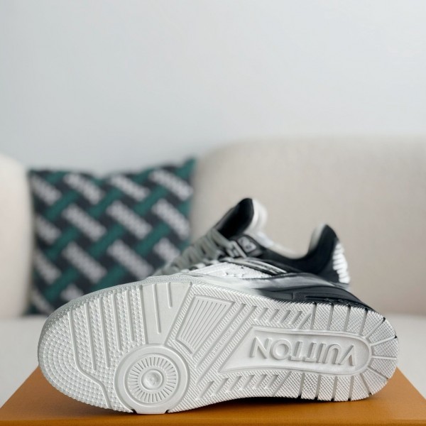 LOUIS VUITTON TRAINER SNEAKERS