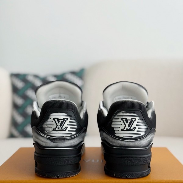 LOUIS VUITTON TRAINER SNEAKERS