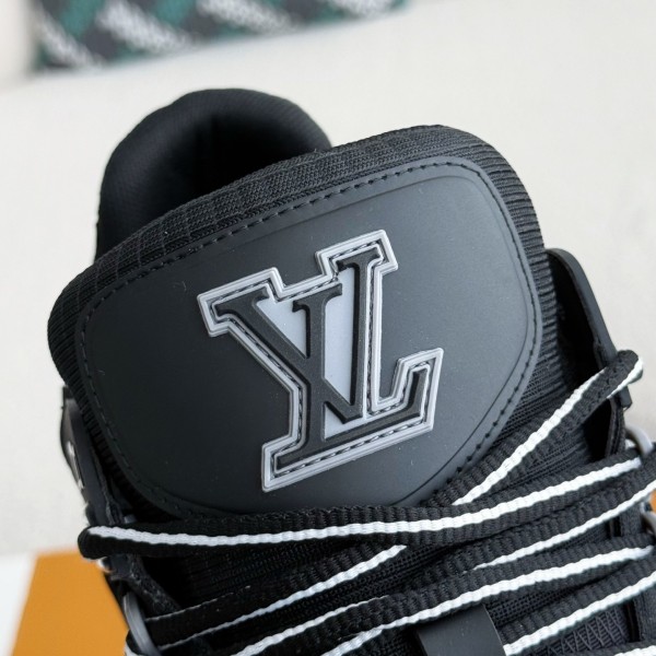 LOUIS VUITTON TRAINER SNEAKERS