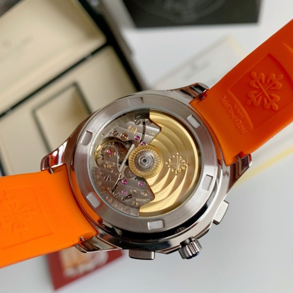 PATEK PHILIPPE AQUANAUT Series 120-meter waterproof wristwatch，42.2mm