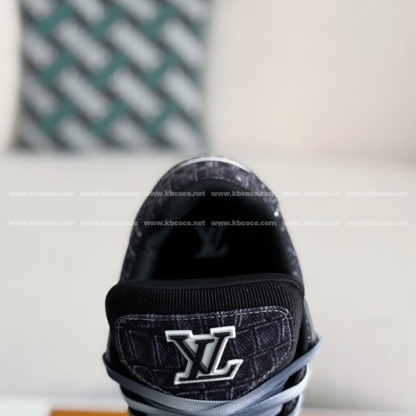 LOUIS VUITTON TRAINER SNEAKERS