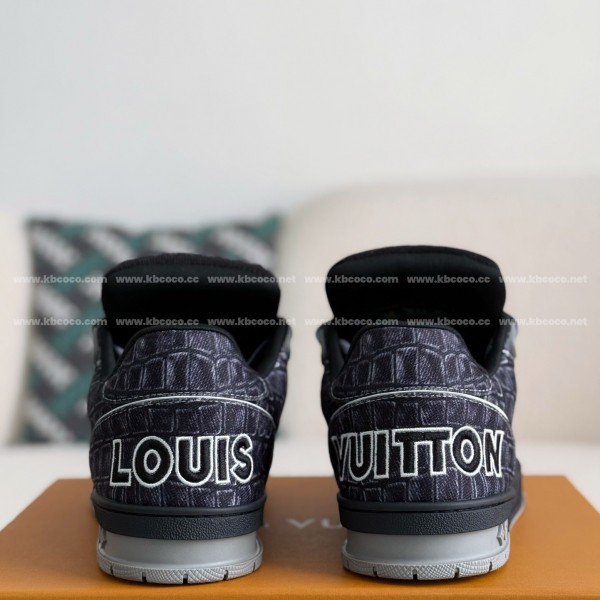 LOUIS VUITTON TRAINER SNEAKERS