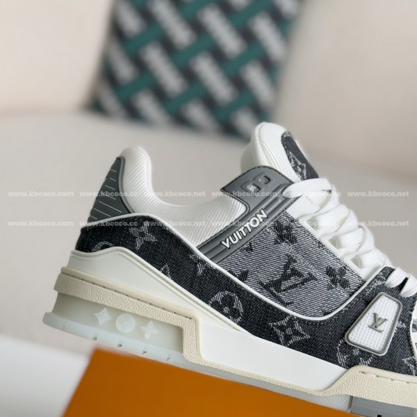 LOUIS VUITTON TRAINER SNEAKERS
