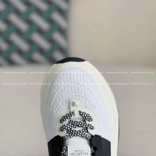 Valentino Garavani True Act Casual Shoes