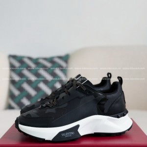「#3982」Valentino Garavani True Act Casual Shoes