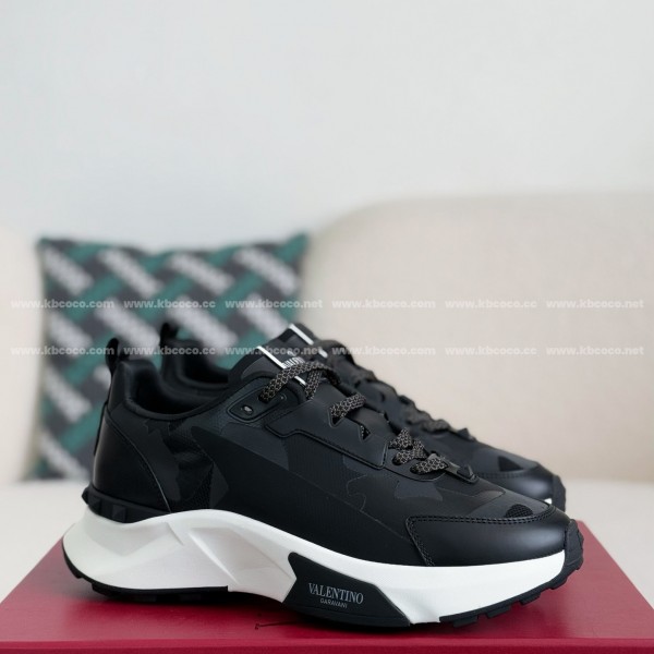 「#3982」Valentino Garavani True Act Casual Shoes