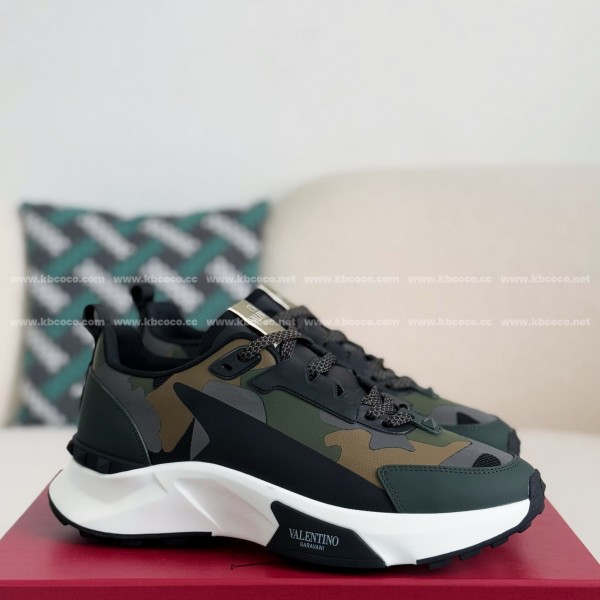 「#3984」Valentino Garavani True Act Casual Shoes