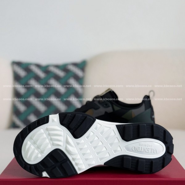 Valentino Garavani True Act Casual Shoes