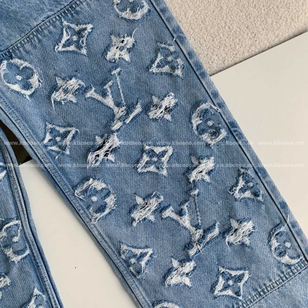 Louis Vuitton  Costumes