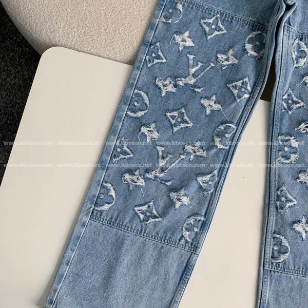 Louis Vuitton  Costumes